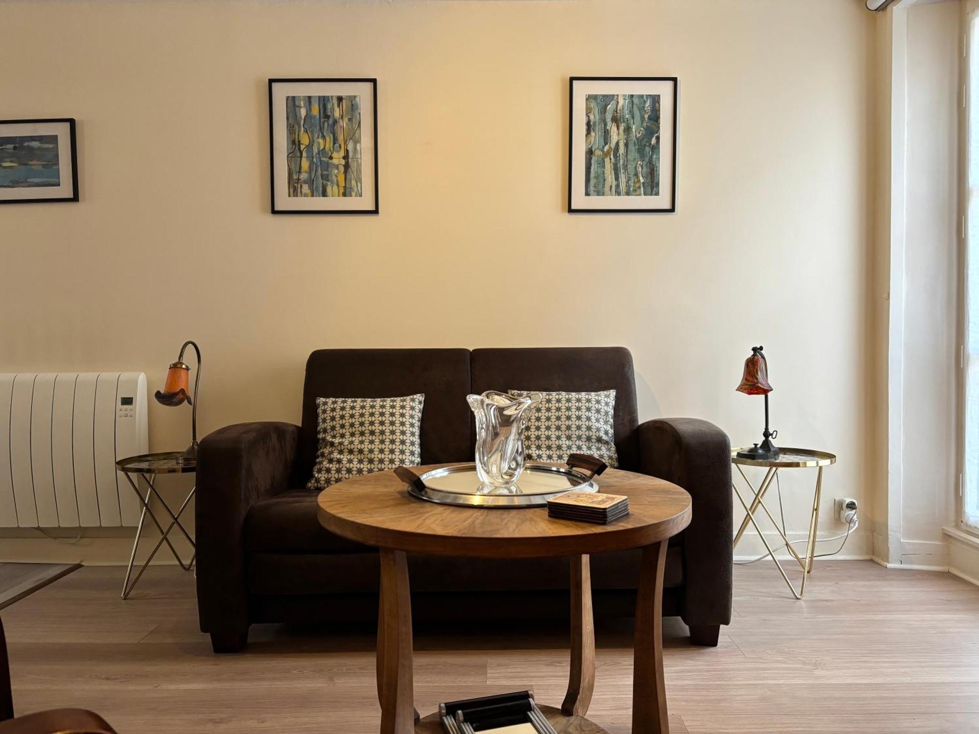 Les Remparts Apt Spacieux 1 Er Etage Renove Joliment Decore Bien Equipe Plein Centre Bayeux Proche Plages Du Debarquement Parking Gratuit A Proximite Luaran gambar