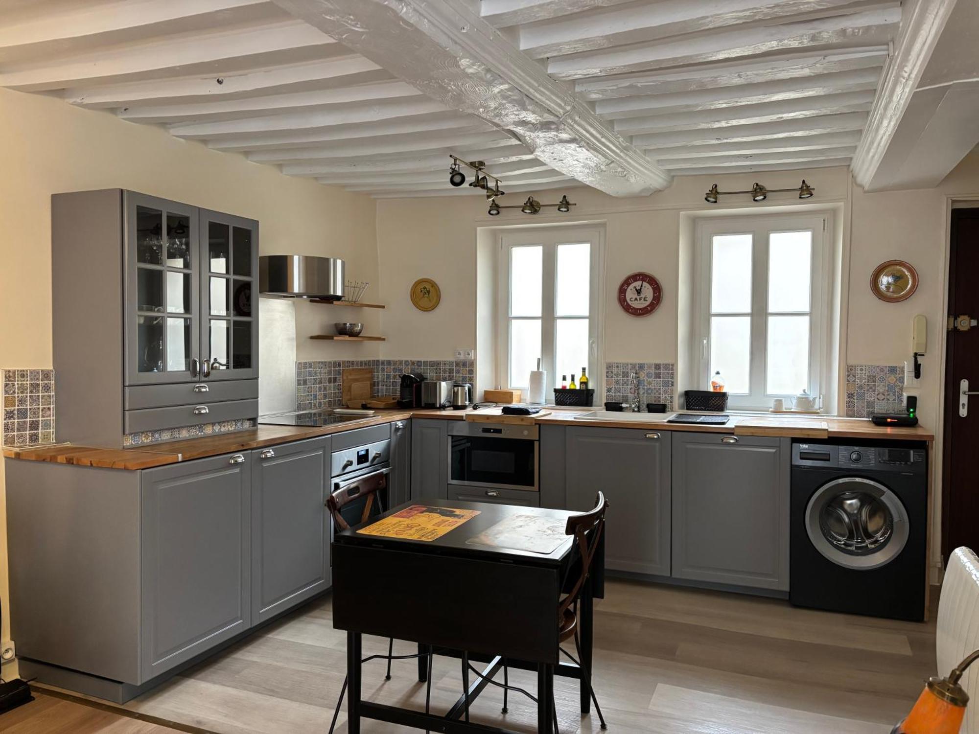 Les Remparts Apt Spacieux 1 Er Etage Renove Joliment Decore Bien Equipe Plein Centre Bayeux Proche Plages Du Debarquement Parking Gratuit A Proximite Luaran gambar